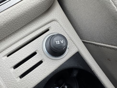 Used 2016 Volkswagen Golf Limited Edition image 30