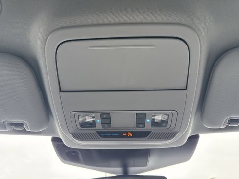 Used 2022 Ford Explorer XLT w/ Equipment Group 202A image 31