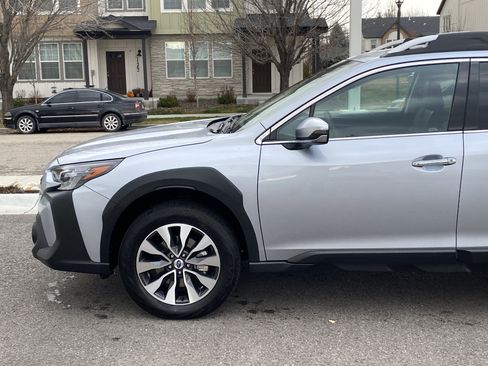 Used 2025 Subaru Outback Touring image 2