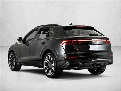 Certified 2025 Audi Q8 Prestige image 9
