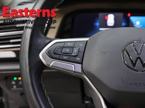 Used 2025 Volkswagen Atlas SE FWD image 14