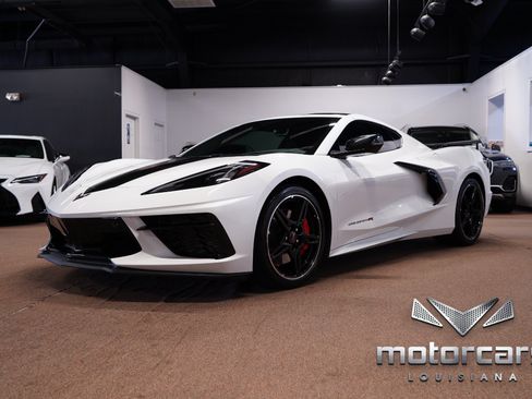Used 2022 Chevrolet Corvette Stingray Premium Cpe w/ Z51 Performance Package RWD image 3