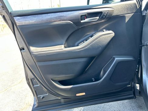 Used 2023 Toyota Highlander Limited image 20