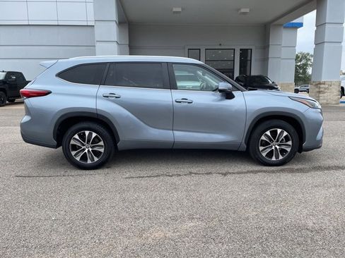 Used 2023 Toyota Highlander L image 6
