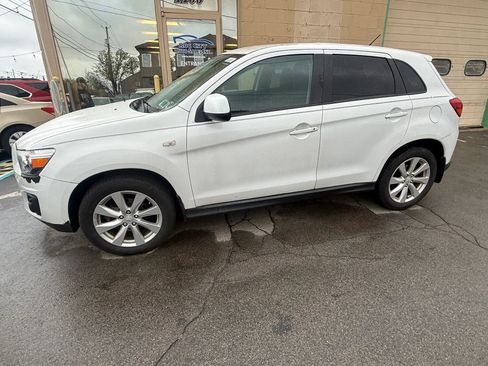 Used 2015 Mitsubishi Outlander Sport ES FWD image 2