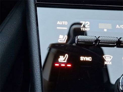 Certified 2025 Porsche Cayenne Coupe image 29