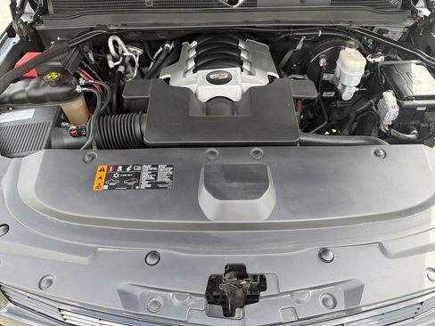 Used 2020 Cadillac Escalade Luxury w/ Escalade Sport Edition image 25