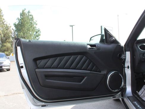 Used 2011 Ford Mustang GT Premium RWD image 7