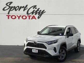 Used 2025 Toyota RAV4 LE video 1