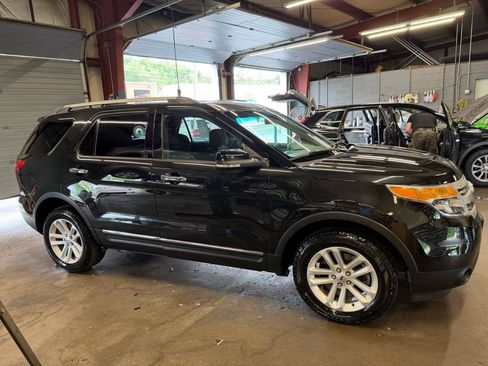 Used 2015 Ford Explorer XLT AWD/4WD image 4