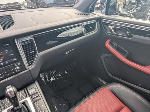 Used 2017 Porsche Macan S image 4