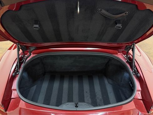 Used 2021 Aston Martin V8 Vantage Roadster image 24