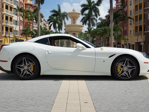 Used 2017 Ferrari California T RWD image 3