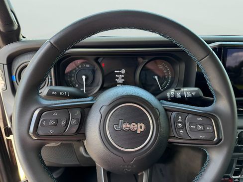 Used 2024 Jeep Wrangler Unlimited Rubicon 4xe AWD/4WD image 22