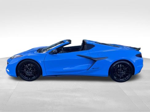 Used 2023 Chevrolet Corvette Z06 w/ Stealth Interior Trim Package RWD image 2