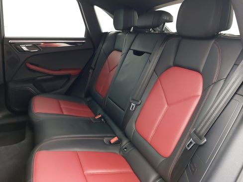 Used 2024 Porsche Macan image 16