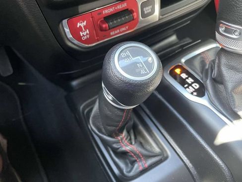 Used 2020 Jeep Wrangler Unlimited Rubicon AWD/4WD image 32
