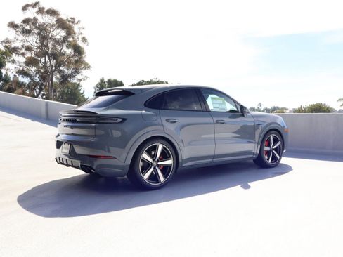 New 2026 Porsche Cayenne Turbo image 8