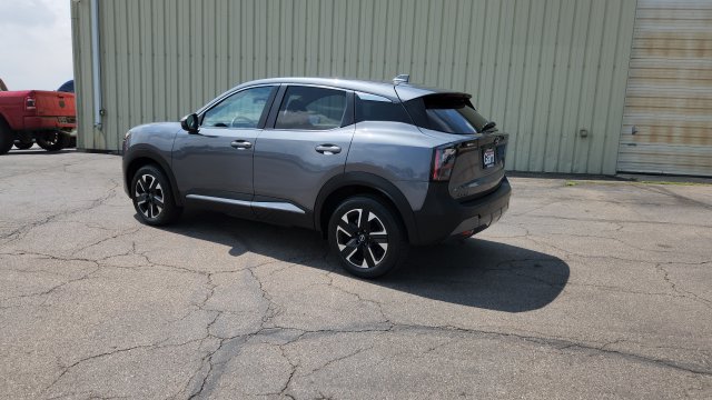 Used 2025 Nissan Kicks SV AWD/4WD image 7