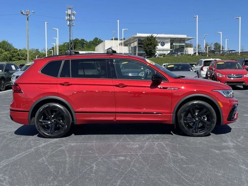 Certified 2024 Volkswagen Tiguan SE R-Line image 8