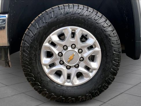 Used 2021 Chevrolet Silverado 2500 LT w/ Z71 Off-Road Package image 11