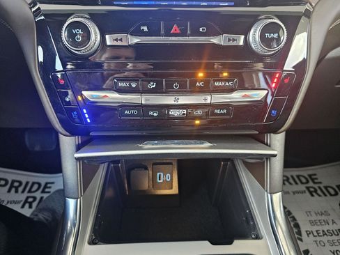 Used 2022 Ford Explorer King Ranch w/ Premium Technology Package image 26