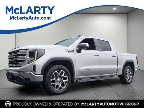 Used 2022 GMC Sierra 1500 SLE w/ X31 Off-Road Package AWD/4WD image 1