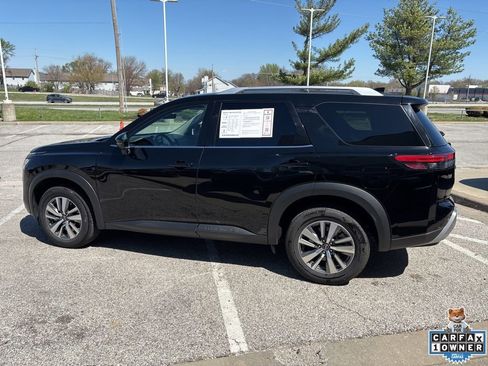 Used 2025 Nissan Pathfinder SL FWD image 17