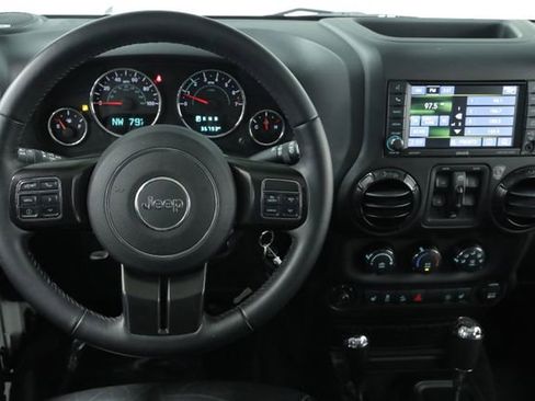 Used 2017 Jeep Wrangler Unlimited Sahara image 11