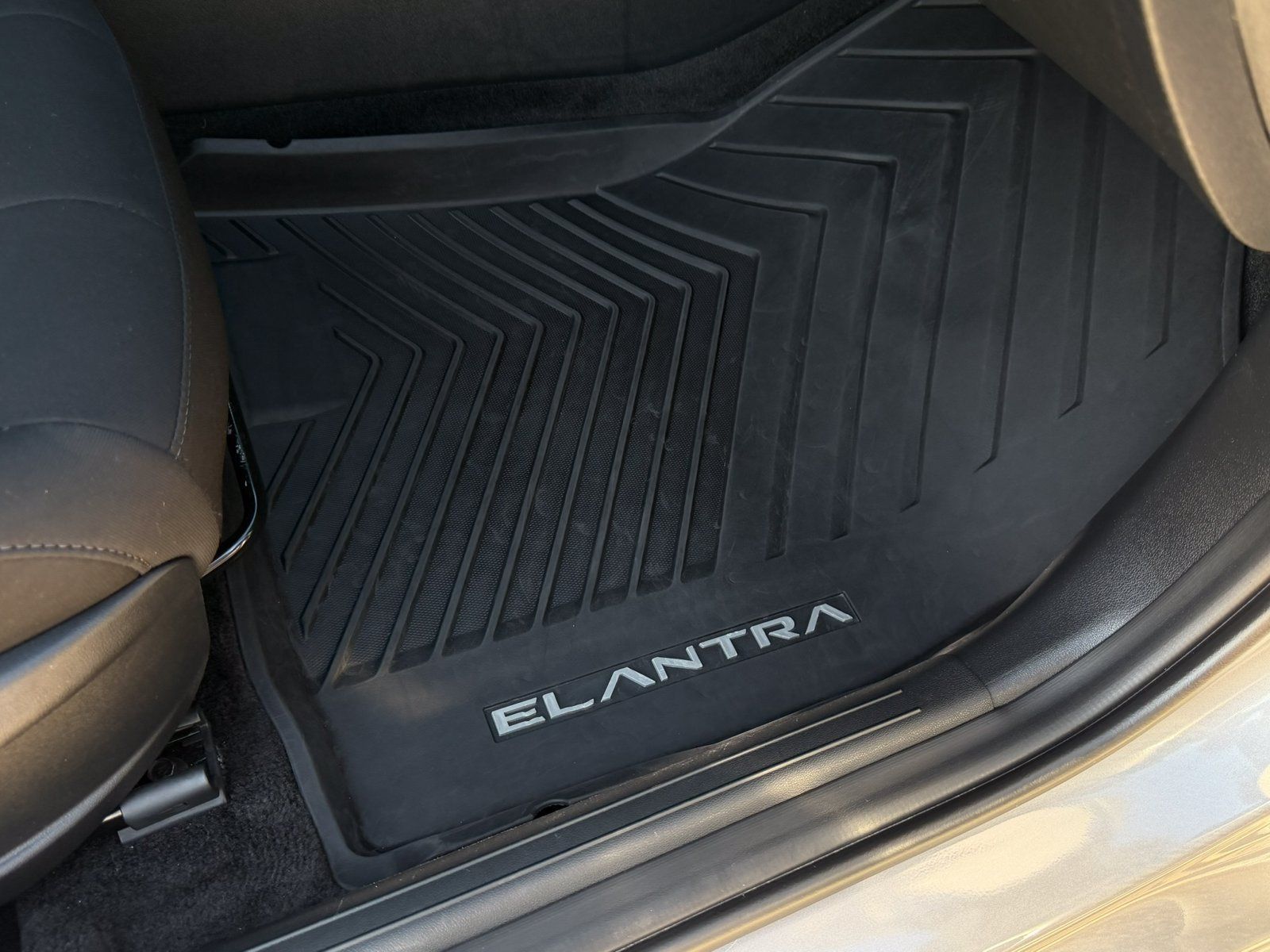 Used 2025 Hyundai Elantra SEL FWD image 13