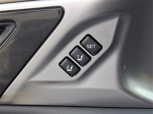 Used 2020 Subaru Outback Limited image 26