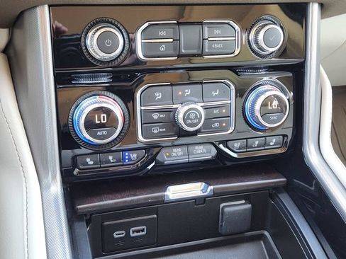 Used 2024 GMC Yukon Denali AWD/4WD image 19