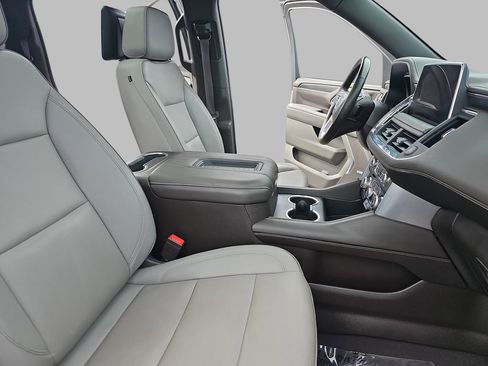 Used 2023 GMC Yukon XL SLT w/ SLT Premium Package AWD/4WD image 13