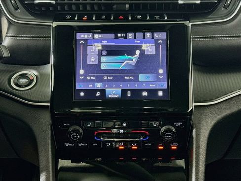 Used 2023 Jeep Grand Cherokee L Laredo w/ Luxury Tech Group I AWD/4WD image 15