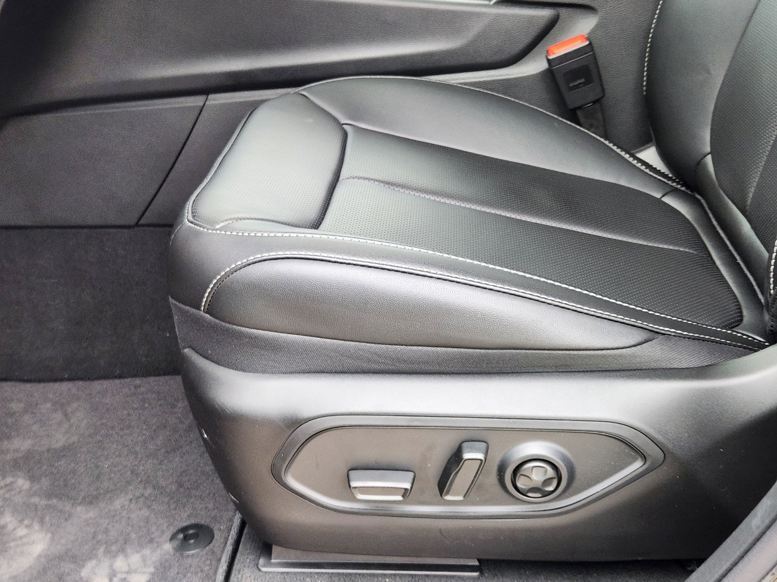 New 2025 Jeep Grand Cherokee L Limited w/ Luxury Tech Group II RWD image 22