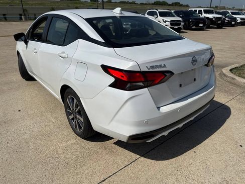 Used 2023 Nissan Versa SV FWD image 8