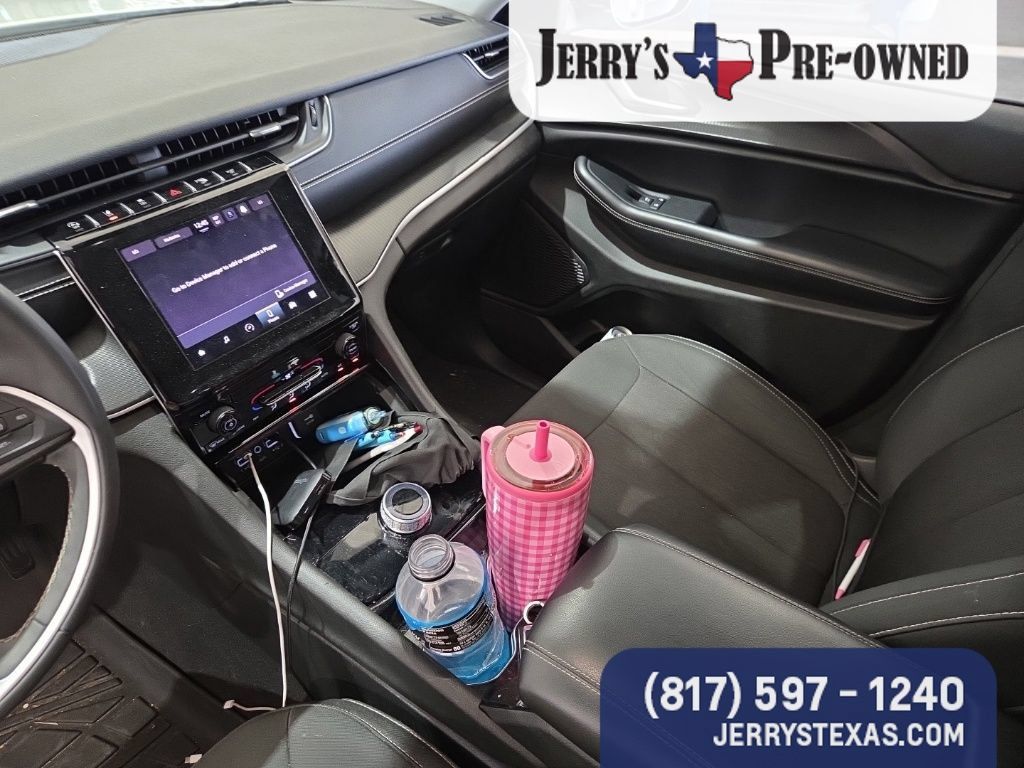 Used 2023 Jeep Grand Cherokee L Laredo RWD image 12