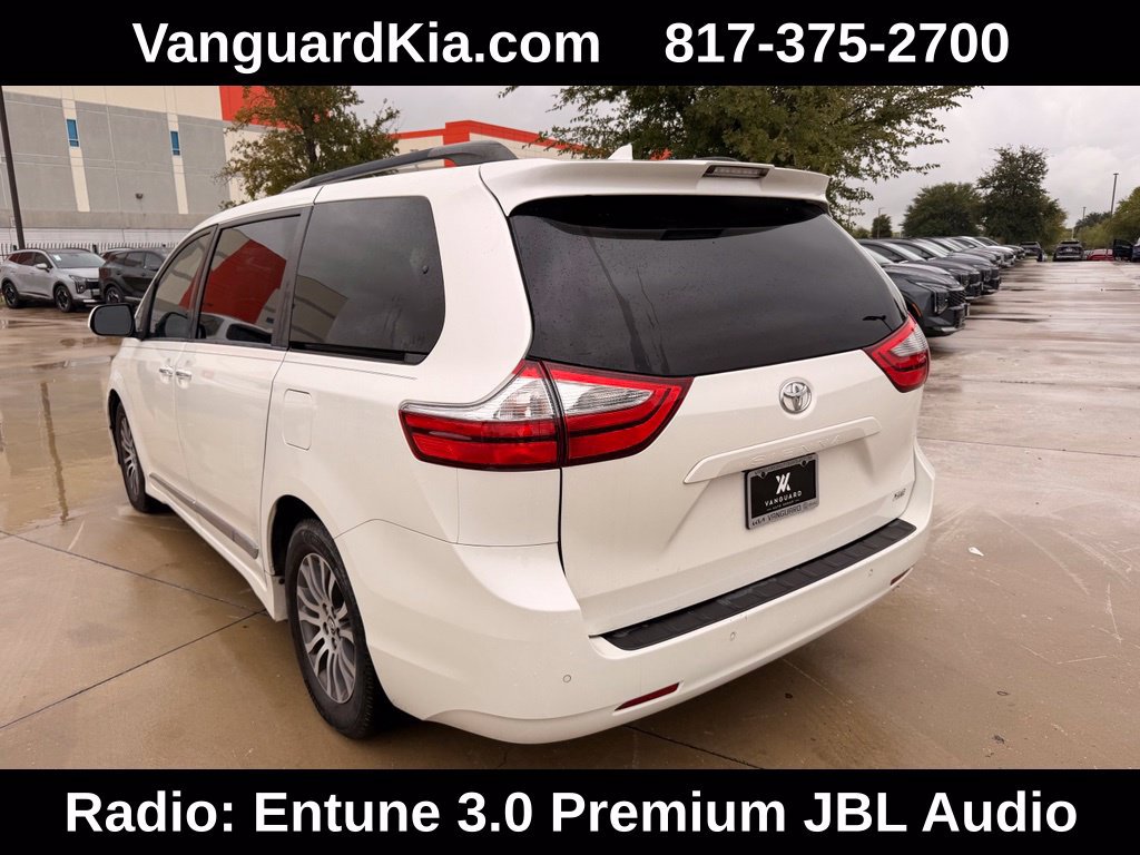 Used 2018 Toyota Sienna XLE Premium FWD image 2