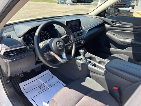Used 2025 Nissan Altima 2.5 SV image 9