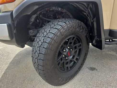 Used 2014 Toyota FJ Cruiser 4WD w/ Upgrade Package image 31