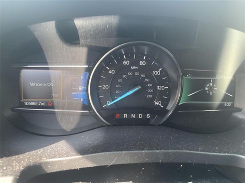 Used 2018 Ford Explorer XLT w/ Equipment Group 201A FWD image 5