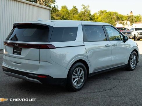 Used 2024 Kia Carnival LX image 6