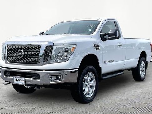 Used 2017 Nissan Titan SV AWD/4WD image 3
