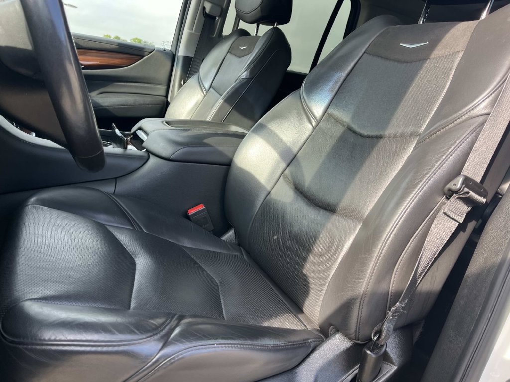Used 2020 Cadillac Escalade Luxury AWD/4WD image 37