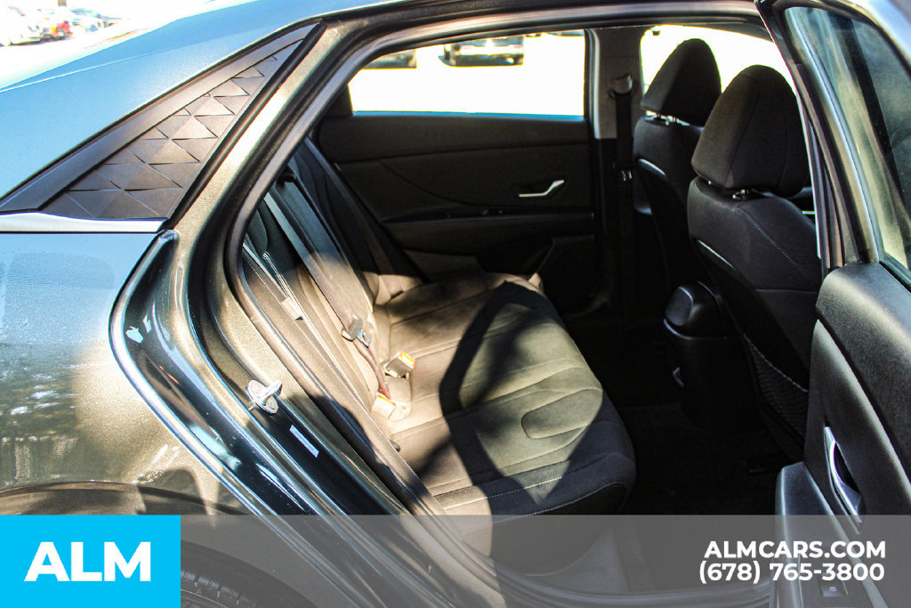 Used 2025 Hyundai Elantra SEL FWD image 18