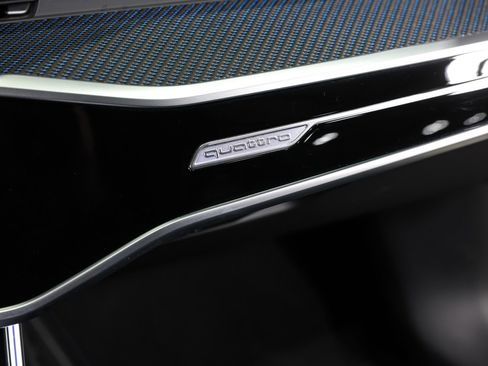 Used 2025 Audi RS 6 performance w/ Blue RS Design Package Plus image 37