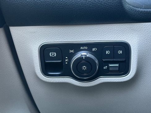 Certified 2022 Mercedes-Benz GLB 250 image 32