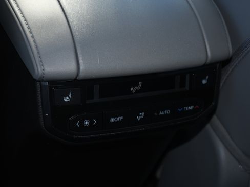 Used 2021 Toyota Highlander Platinum image 18