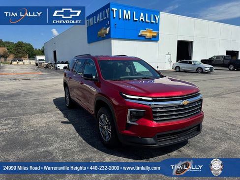Used 2025 Chevrolet Traverse LT w/ LPO, Floor Liner Package AWD/4WD image 1