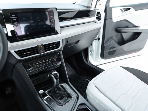 New 2026 Volkswagen Taos SE image 23